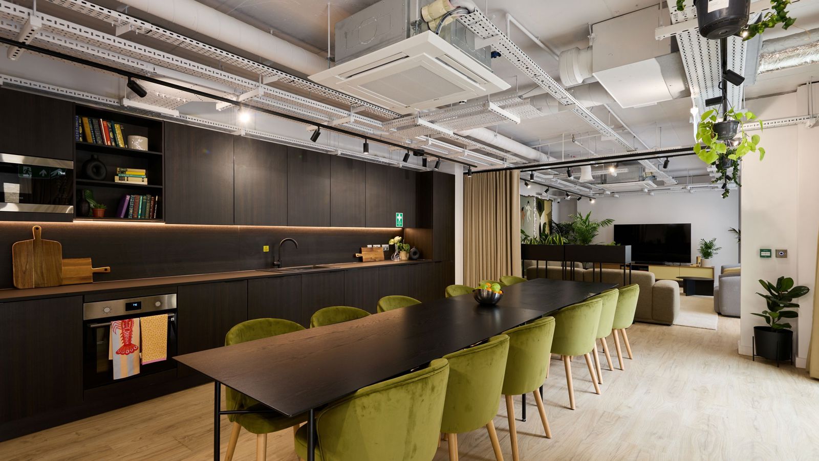 Signal Box Yard Private Dining Bath